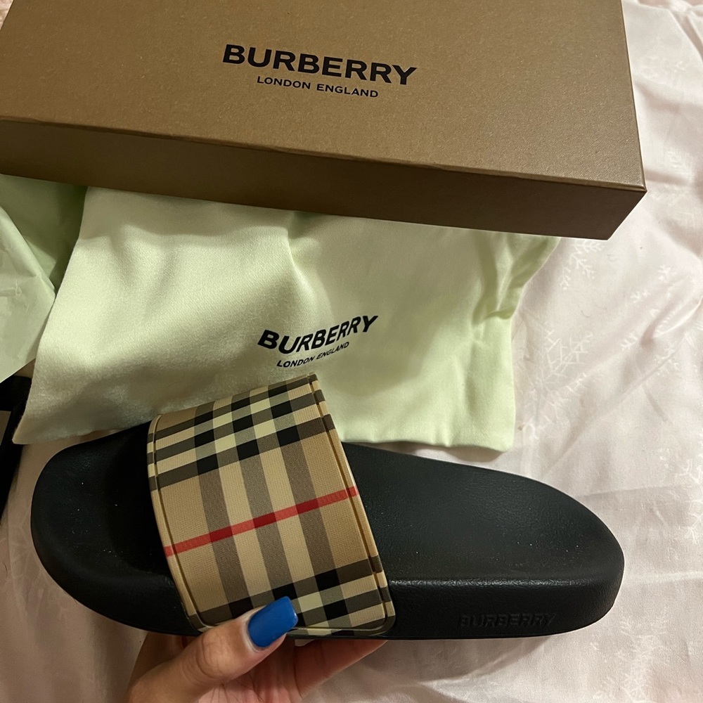 Burberry Slides size 8 in womens